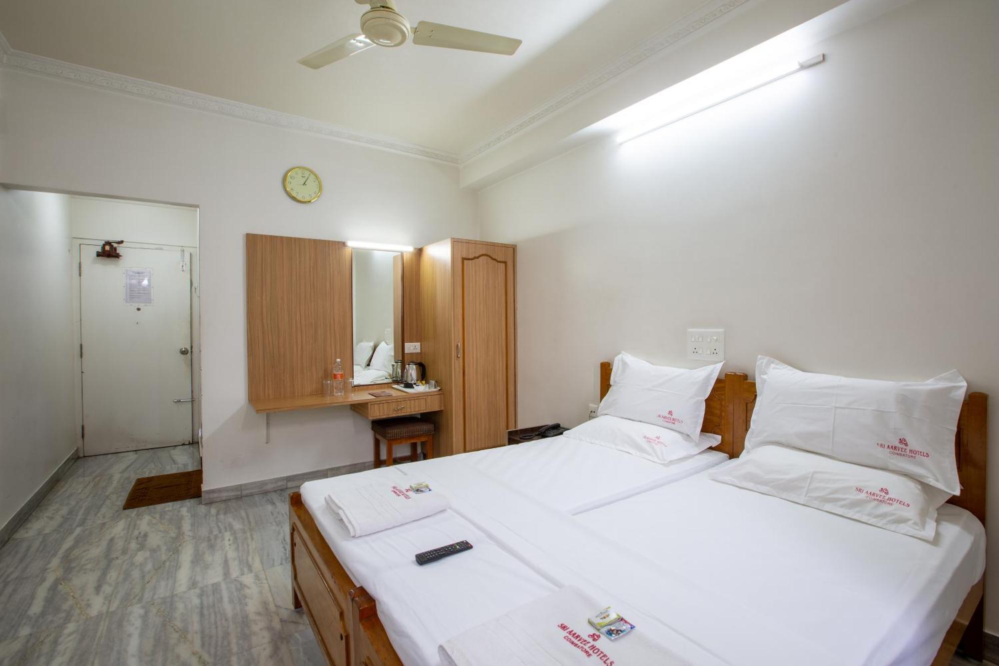 Sri Aarvee Hotels Коимбатур Экстерьер фото
