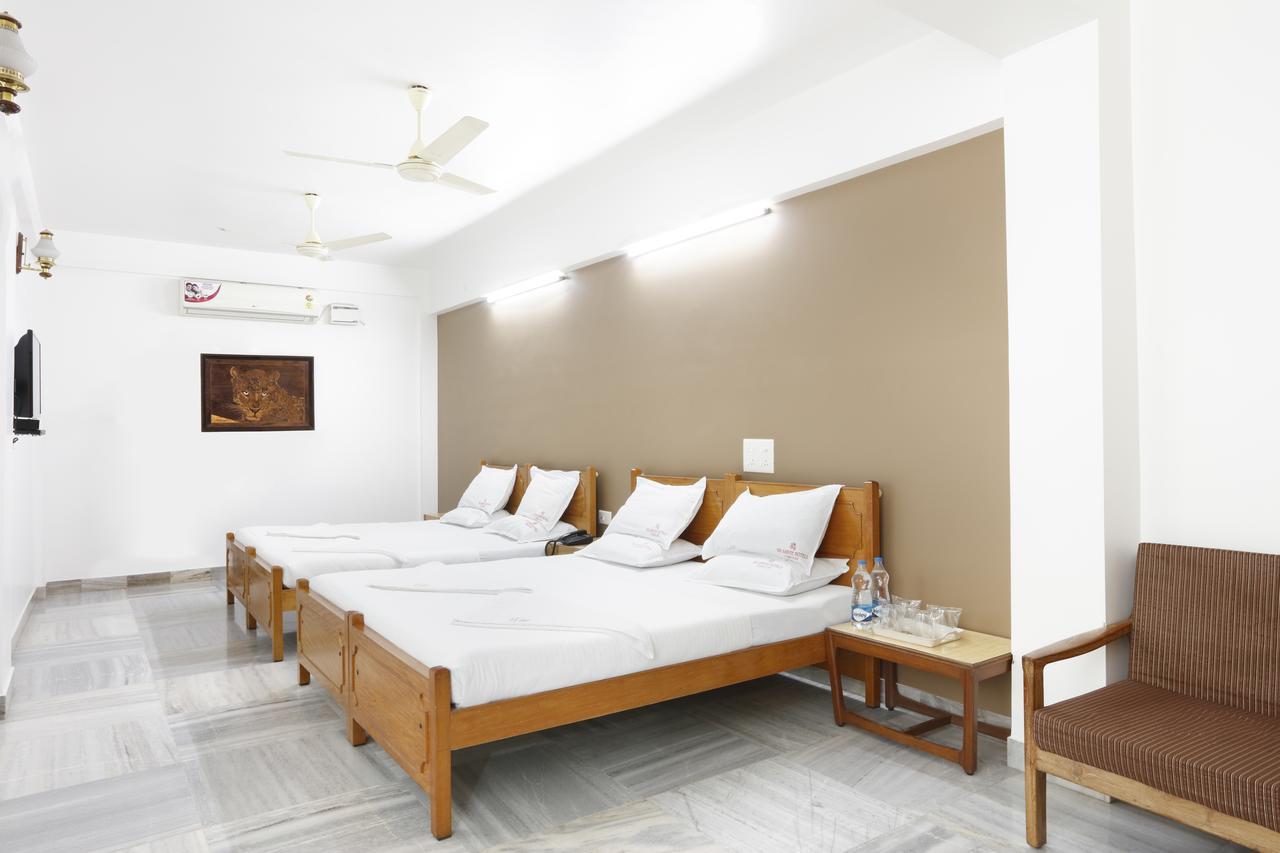 Sri Aarvee Hotels Коимбатур Экстерьер фото