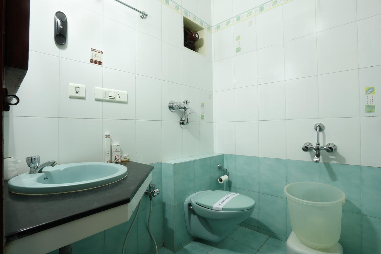 Sri Aarvee Hotels Коимбатур Экстерьер фото