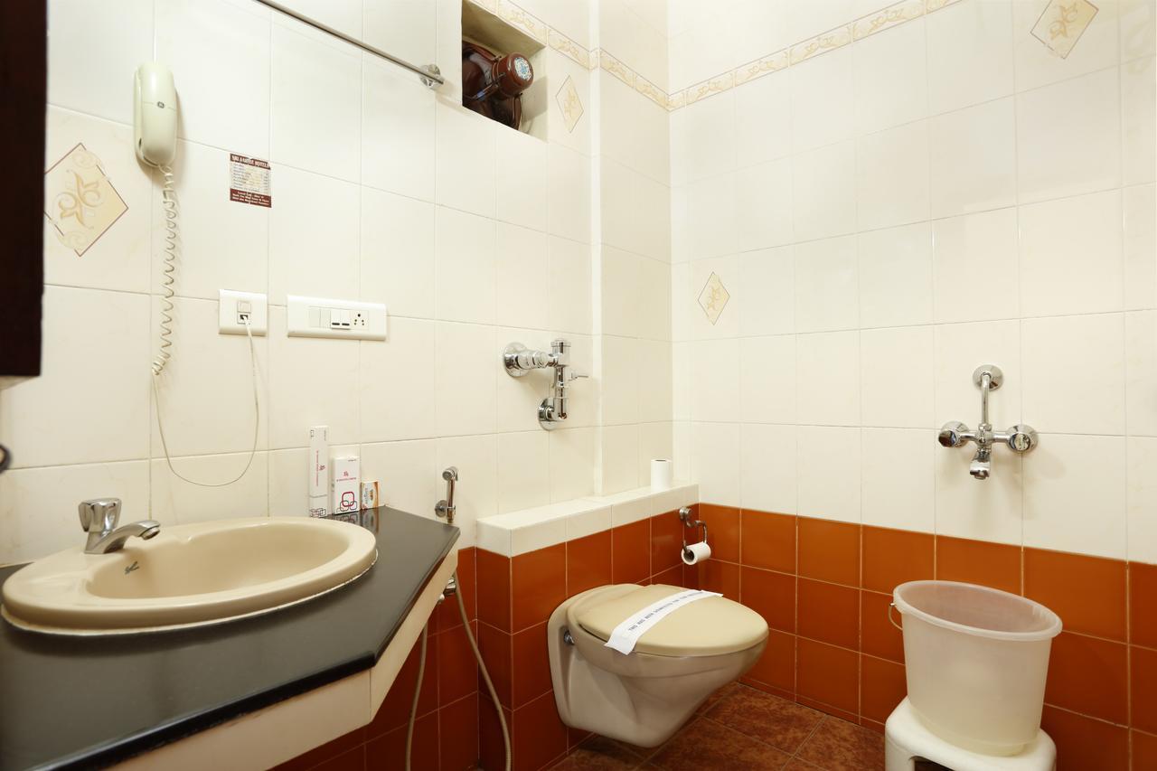 Sri Aarvee Hotels Коимбатур Экстерьер фото