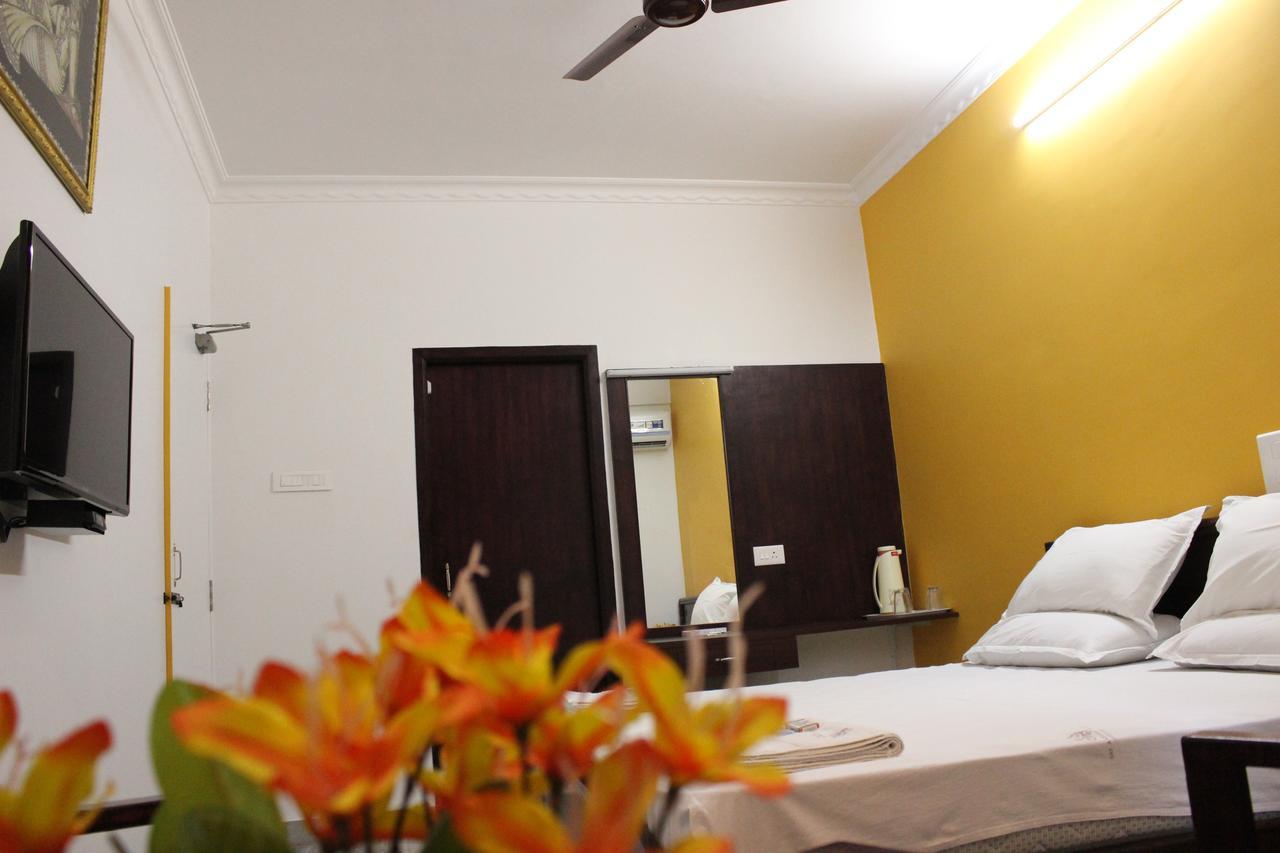 Sri Aarvee Hotels Коимбатур Экстерьер фото